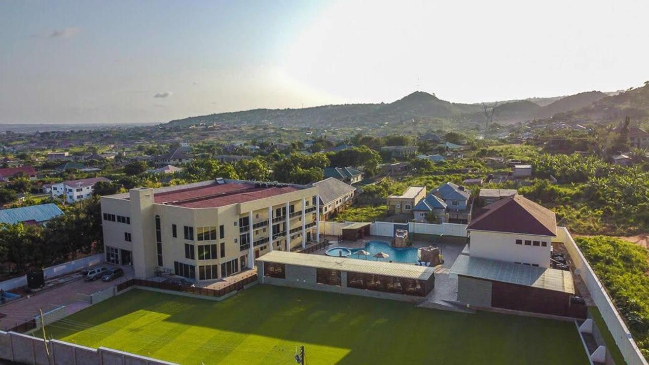 The Platinum Bay Hotel Berekuso Exterior photo